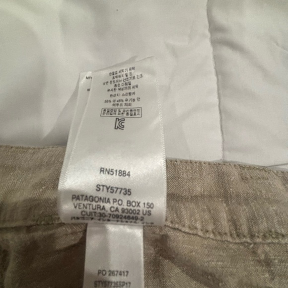 Patagonia Men's Beige Flat Front Shorts - Picture 8 of 8